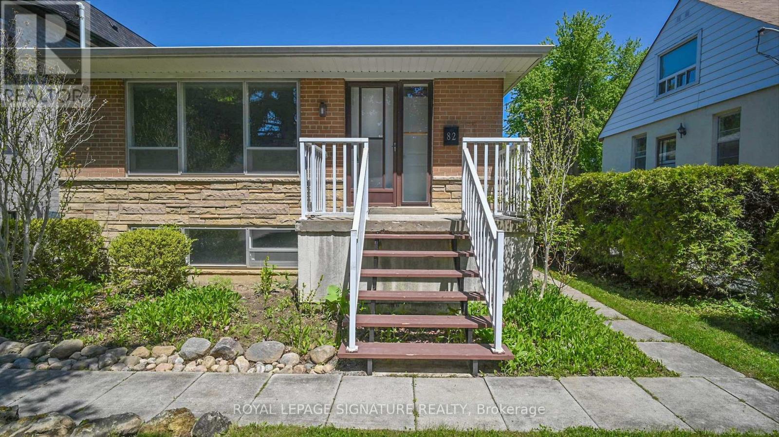 82 Northwood Drive, Toronto, Ontario  M2M 2K1 - Photo 5 - C12176157