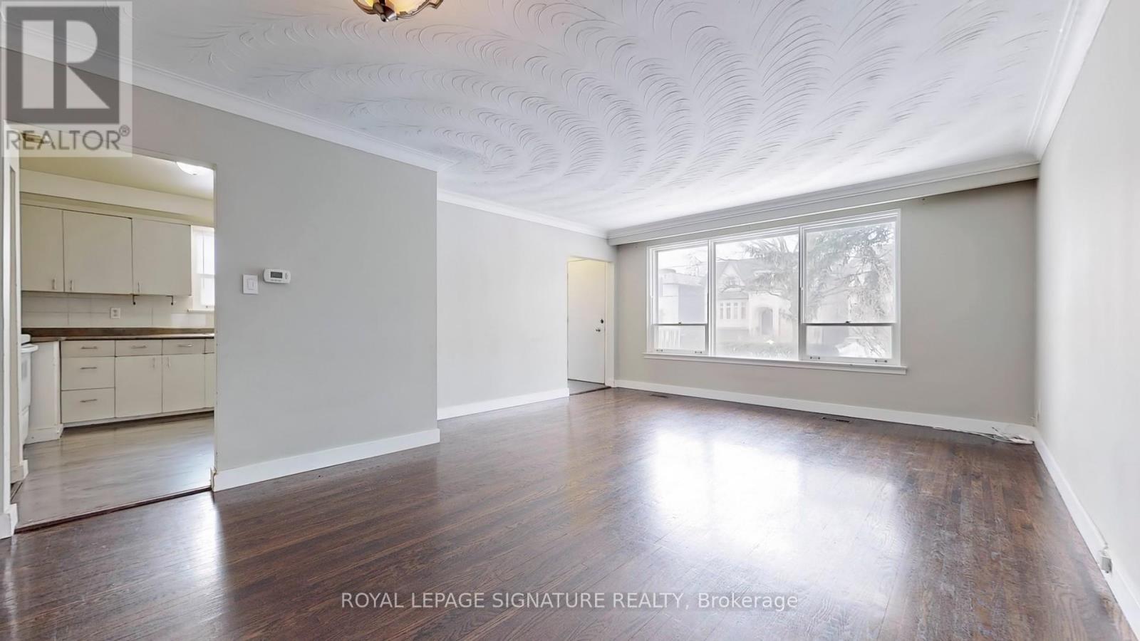 82 Northwood Drive, Toronto, Ontario  M2M 2K1 - Photo 9 - C12176157