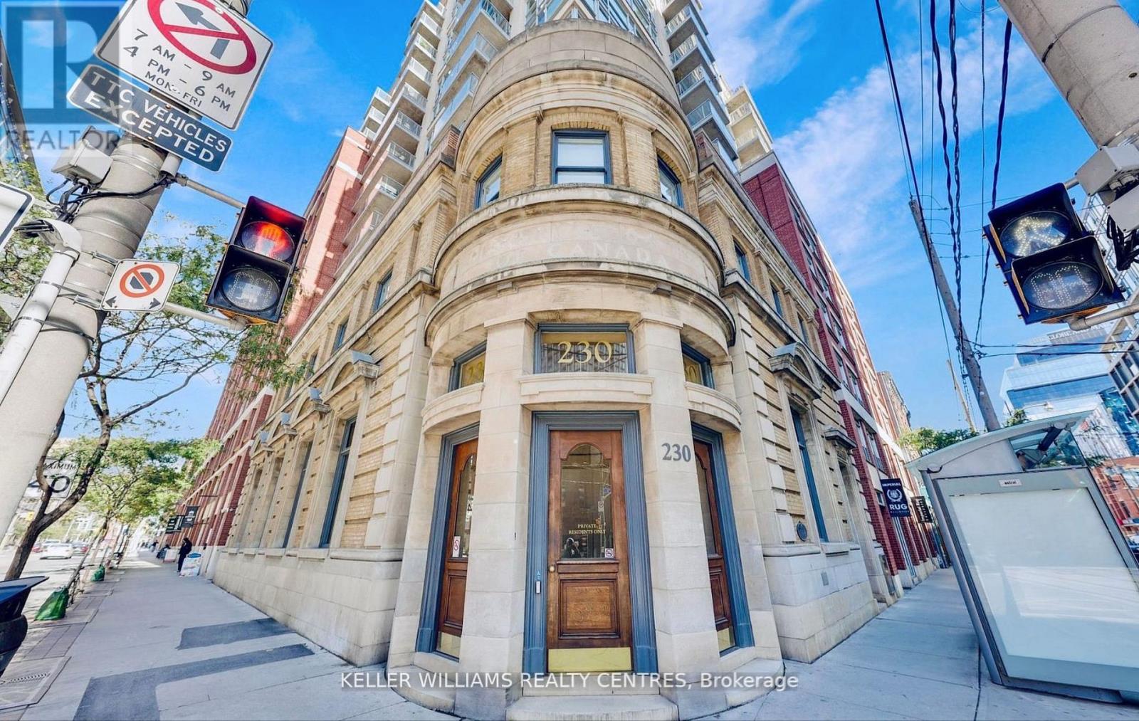 <div class="slider-price">$650,000</div><p>522 - 230 King Street E, Toronto, Ontario</p>