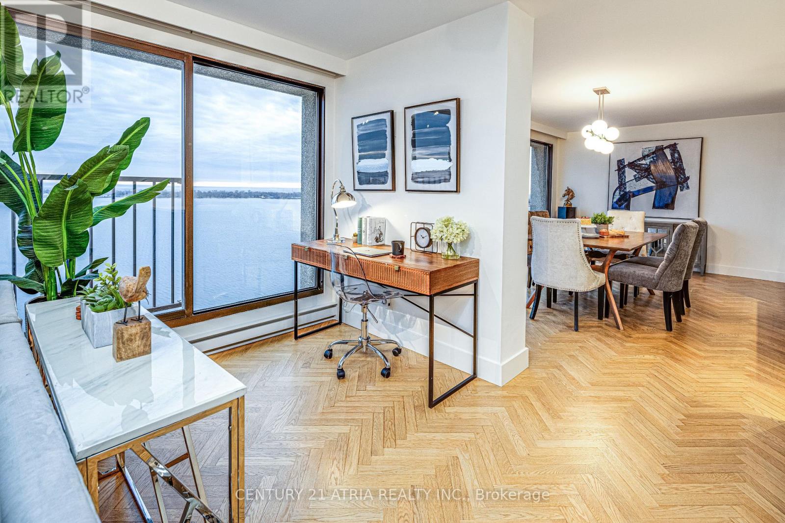 1401 - 65 Harbour Square, Toronto, Ontario  M5J 2L4 - Photo 11 - C12176192