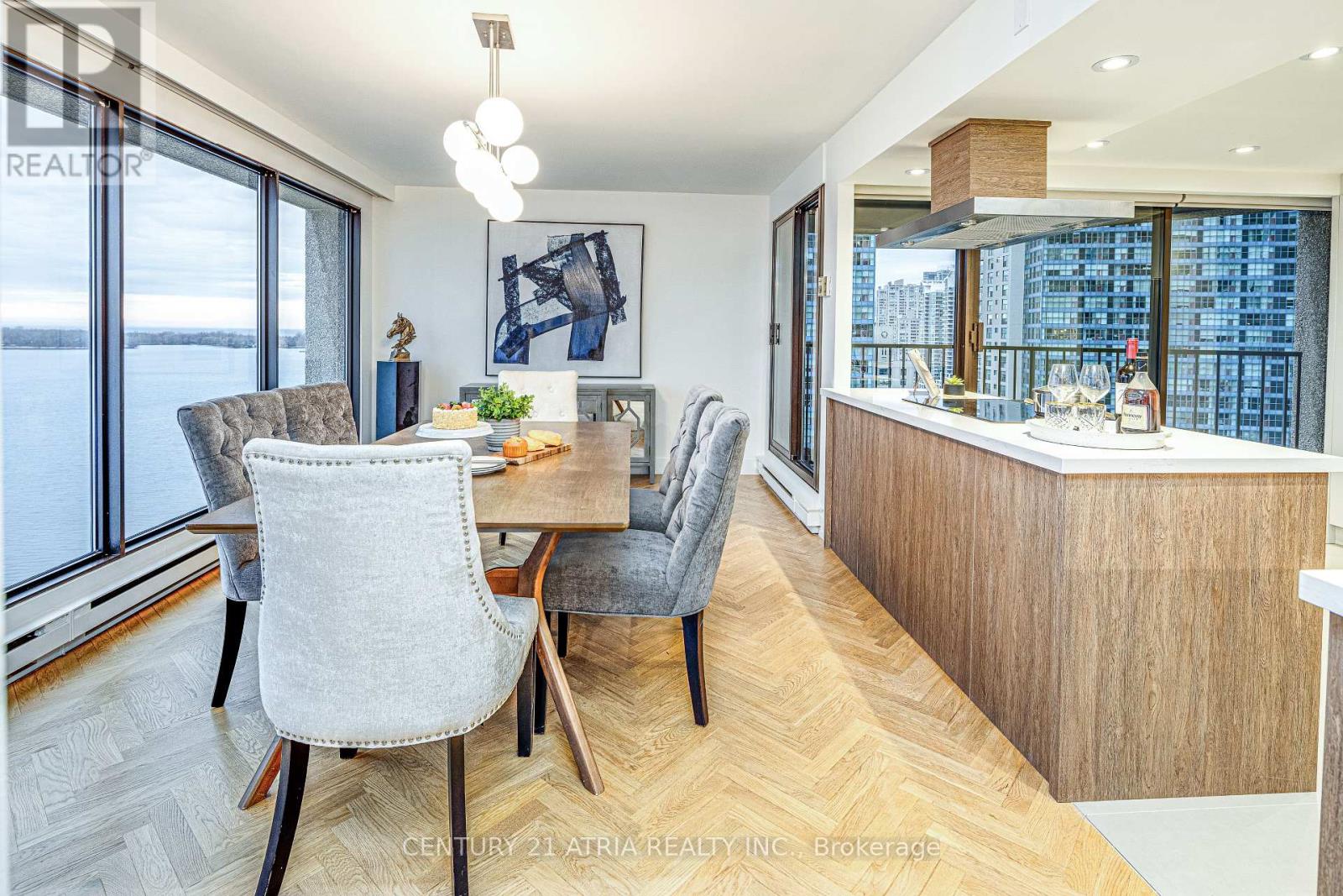 1401 - 65 Harbour Square, Toronto, Ontario  M5J 2L4 - Photo 13 - C12176192