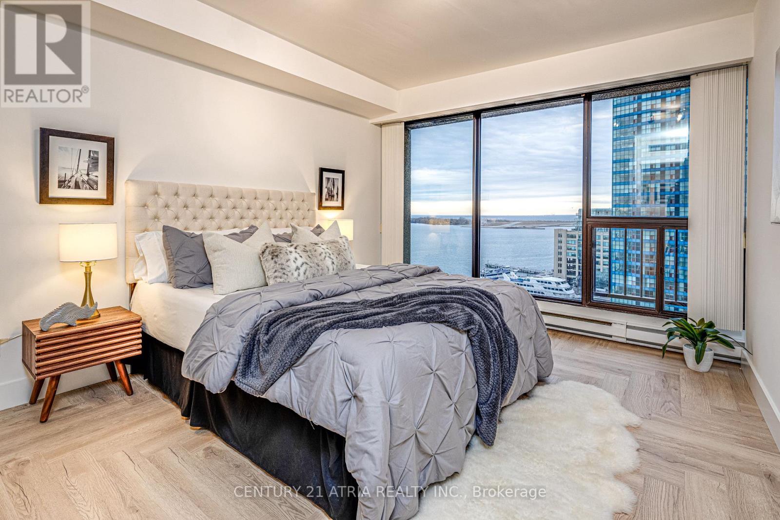 1401 - 65 Harbour Square, Toronto, Ontario  M5J 2L4 - Photo 23 - C12176192