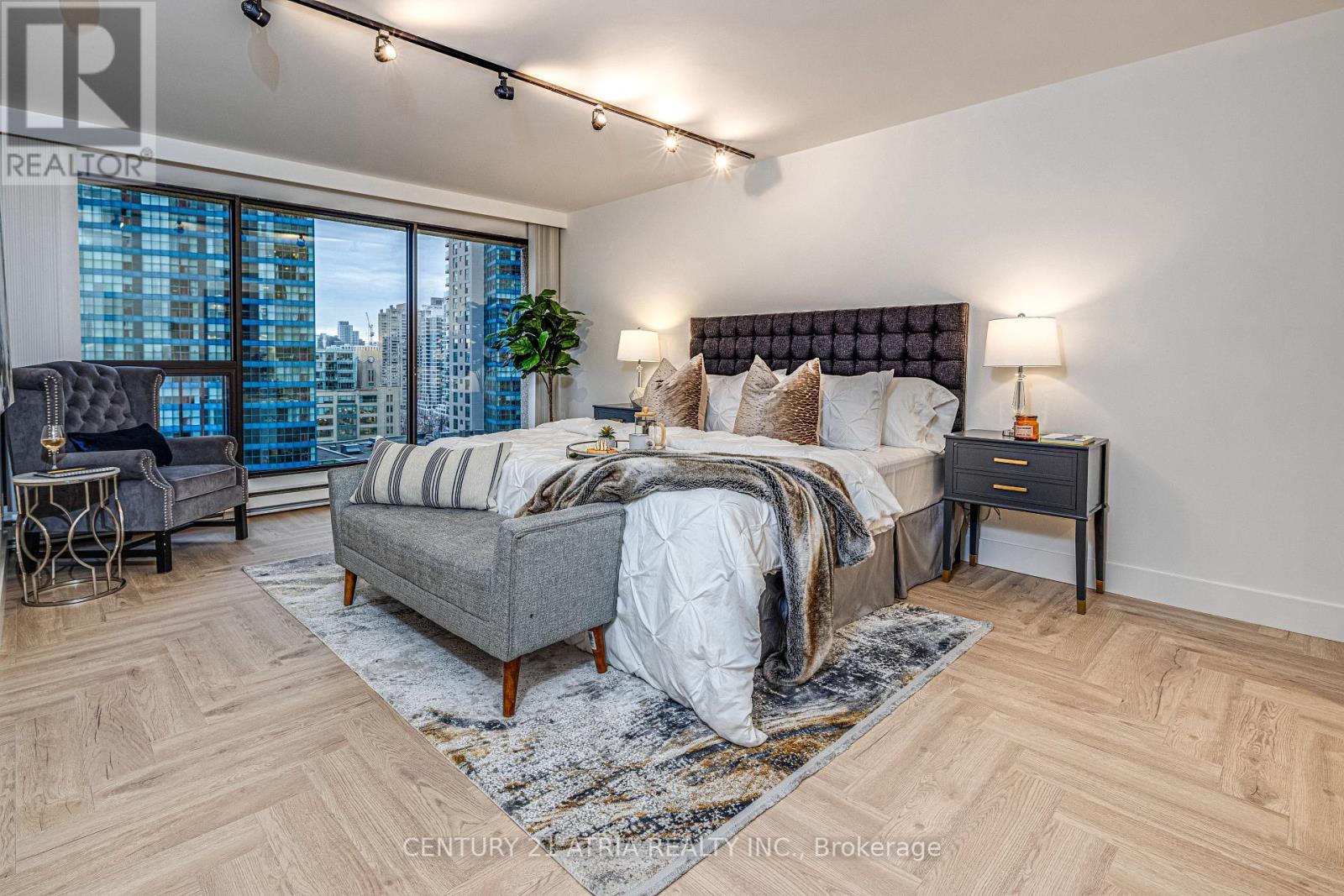 1401 - 65 Harbour Square, Toronto, Ontario  M5J 2L4 - Photo 25 - C12176192