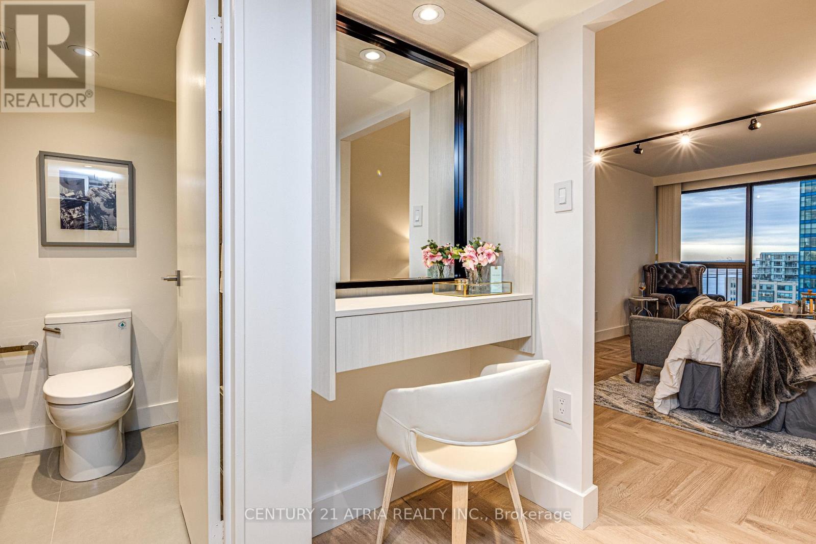 1401 - 65 Harbour Square, Toronto, Ontario  M5J 2L4 - Photo 28 - C12176192