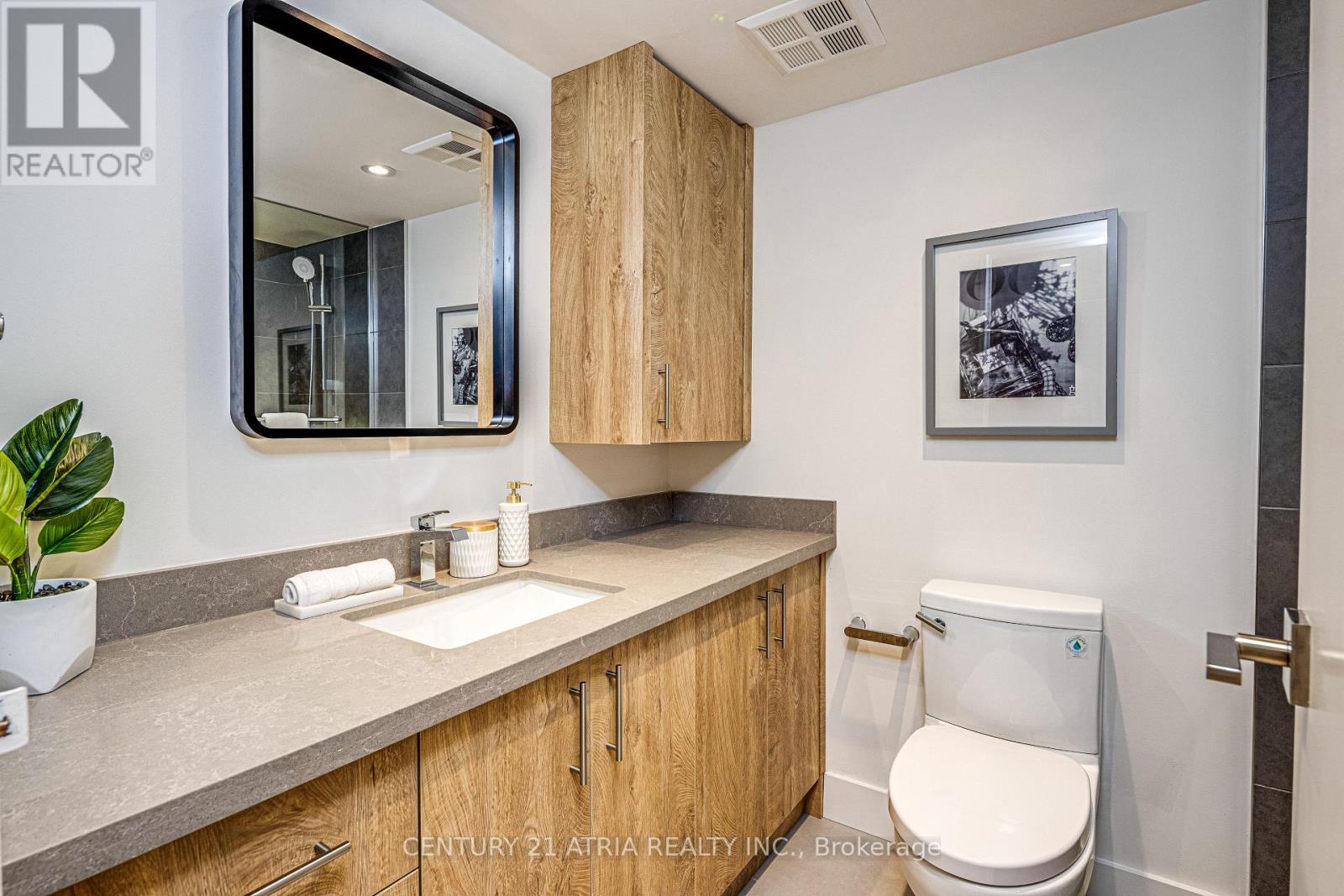 1401 - 65 Harbour Square, Toronto, Ontario  M5J 2L4 - Photo 29 - C12176192