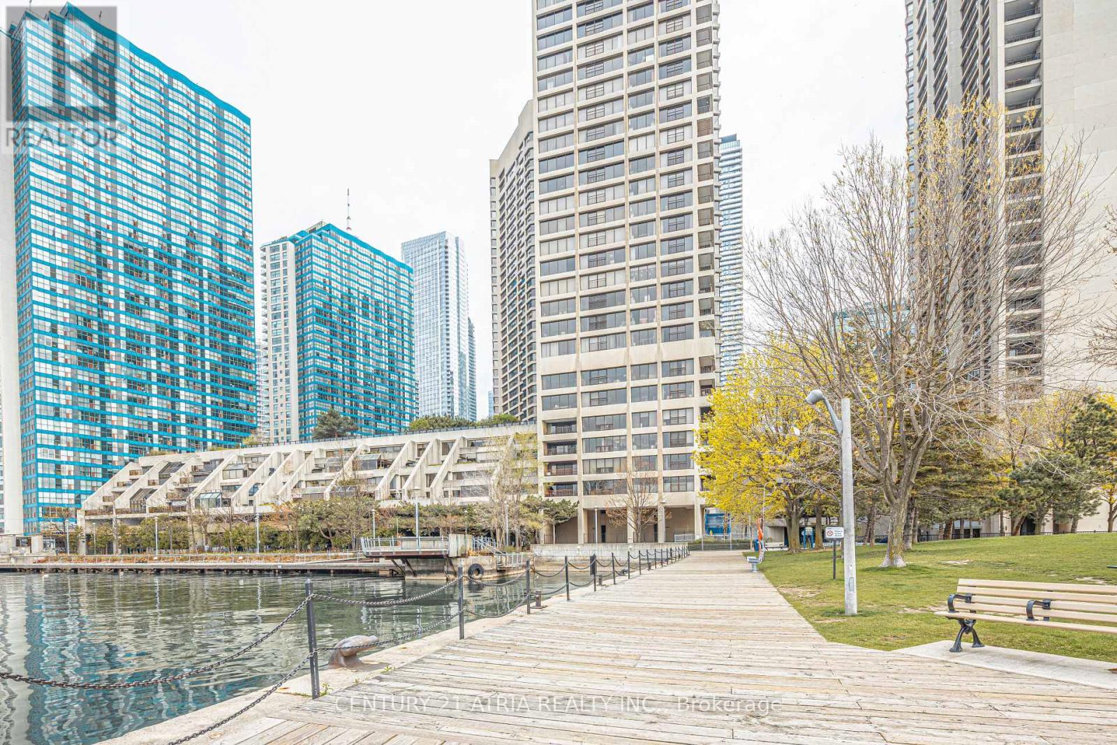 1401 - 65 Harbour Square, Toronto, Ontario  M5J 2L4 - Photo 33 - C12176192