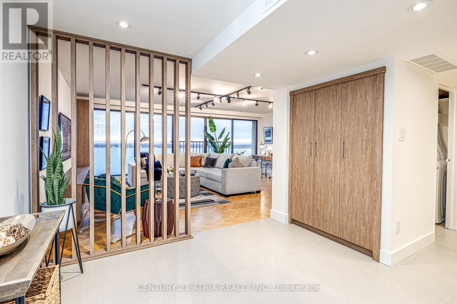 1401 - 65 Harbour Square, Toronto, Ontario  M5J 2L4 - Photo 4 - C12176192