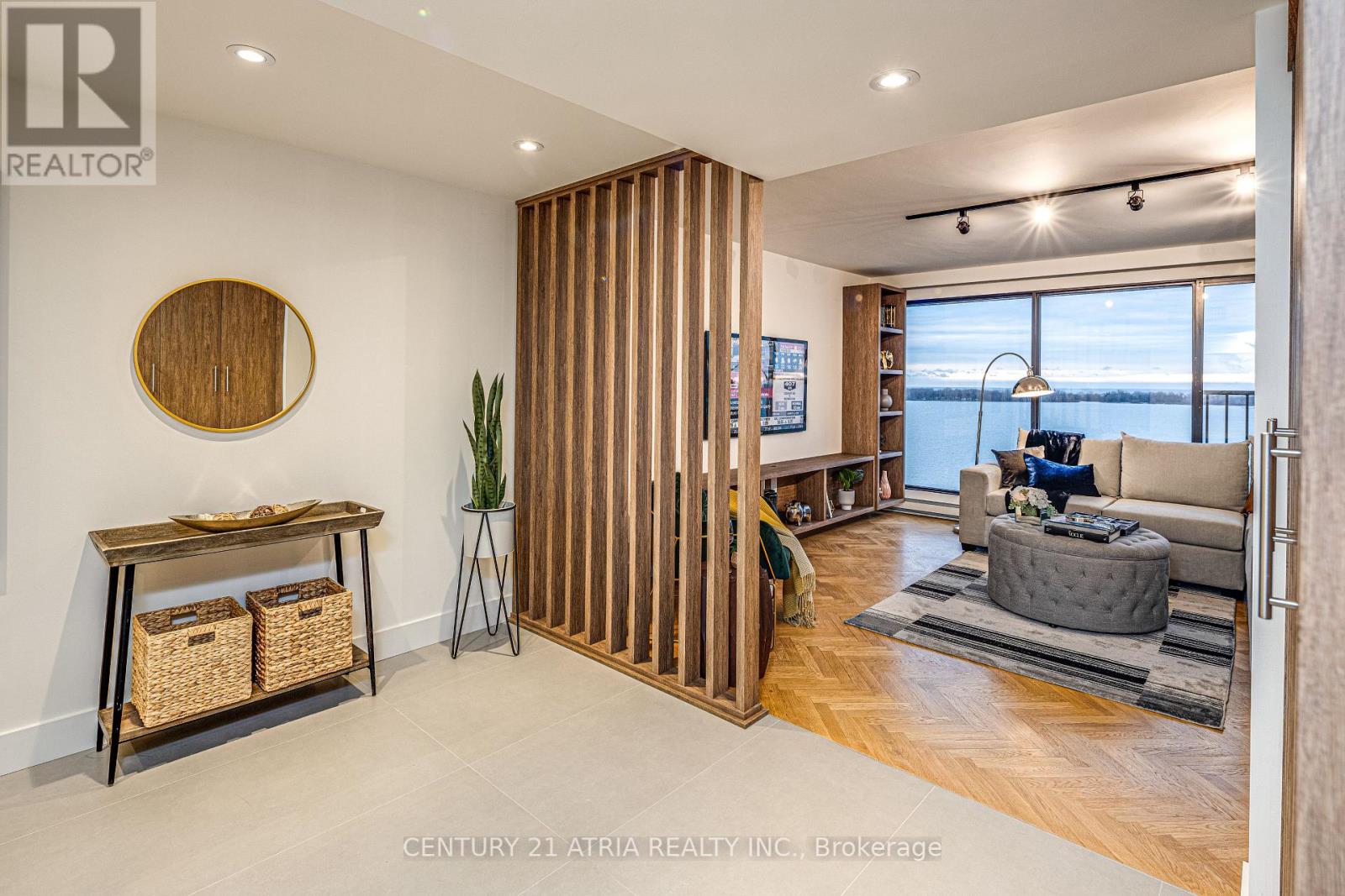 1401 - 65 Harbour Square, Toronto, Ontario  M5J 2L4 - Photo 5 - C12176192