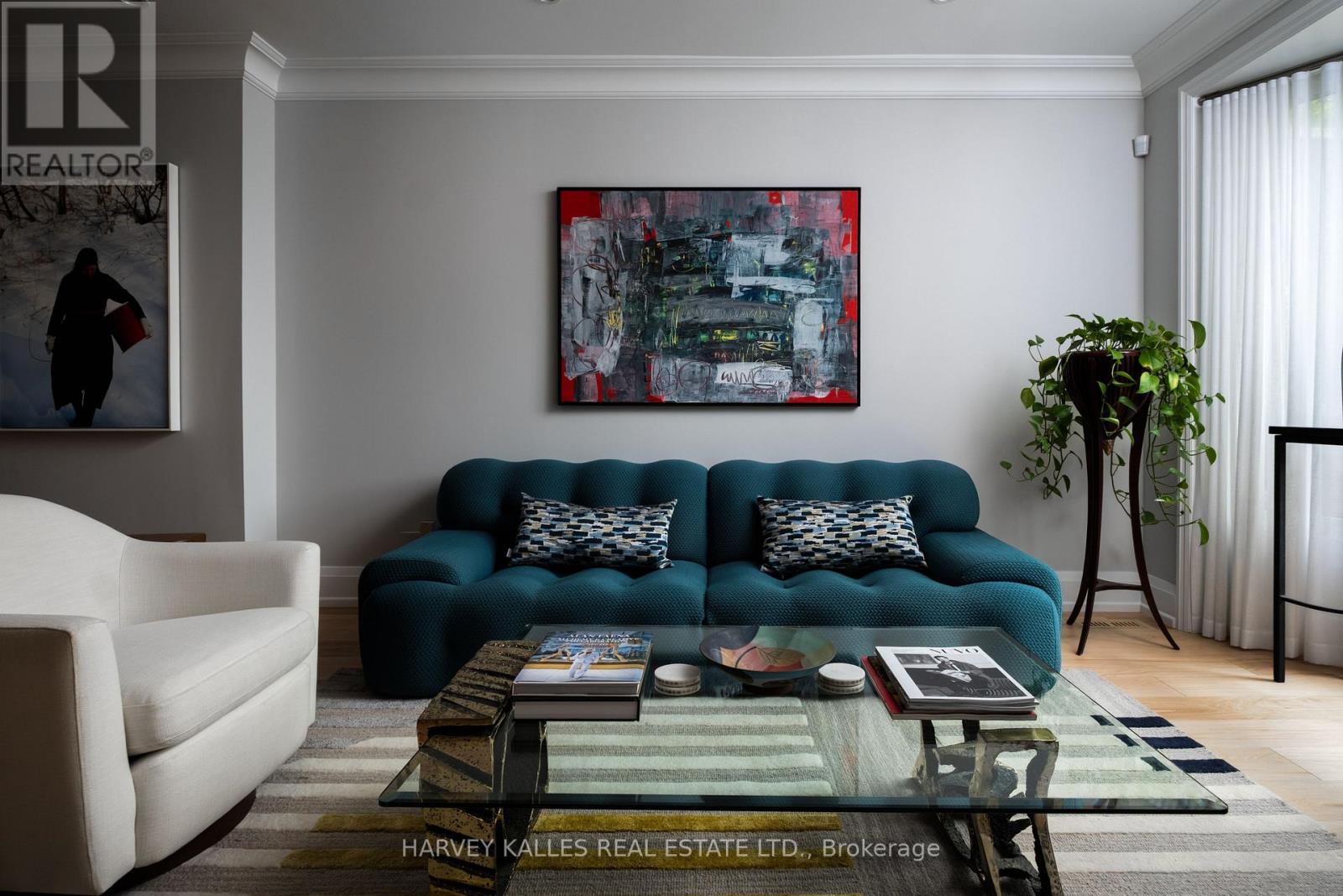 26 Mcmaster Avenue, Toronto, Ontario  M4V 1A9 - Photo 6 - C12176278