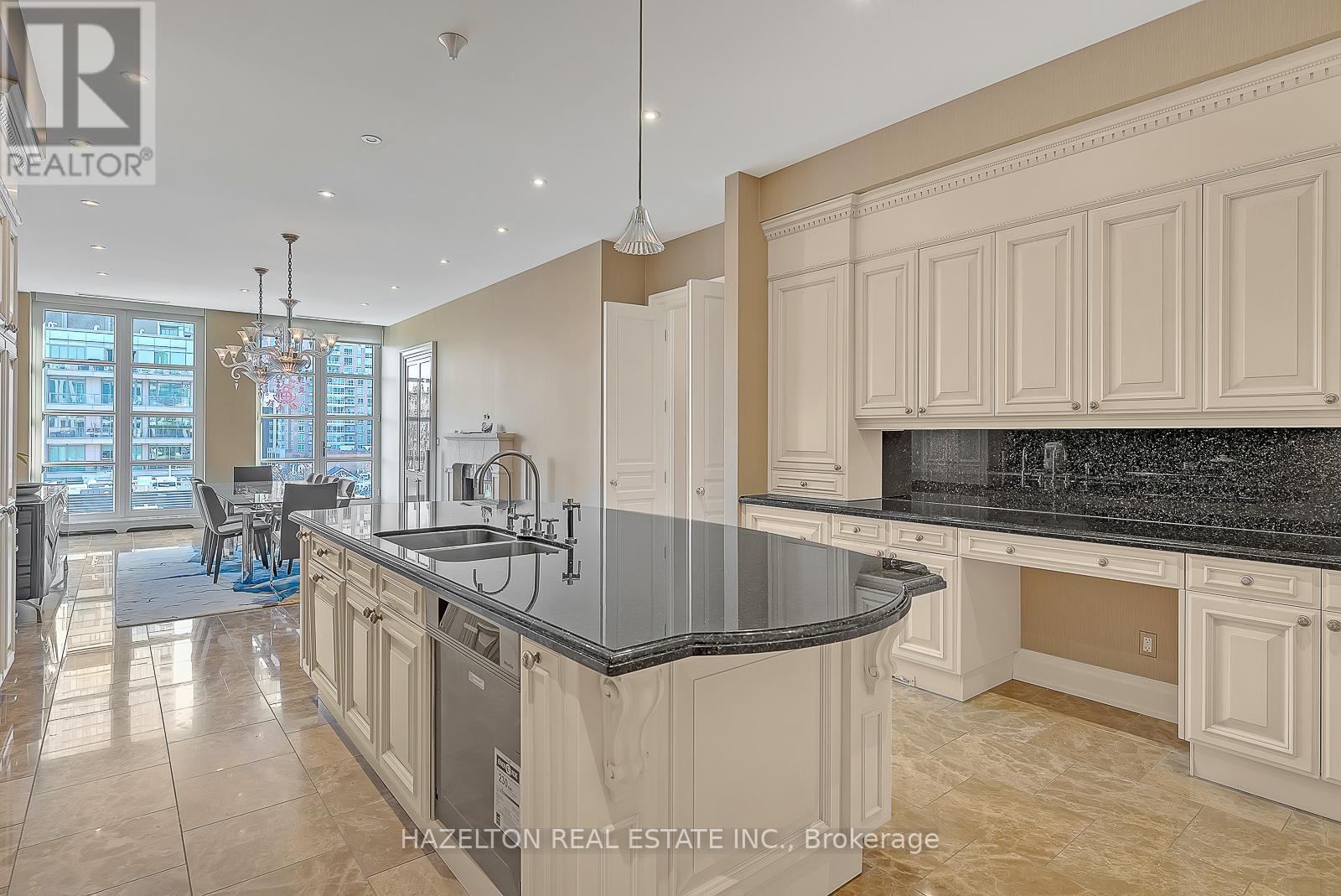 601 - 118 Yorkville Avenue, Toronto, Ontario  M5R 1H5 - Photo 7 - C12176315
