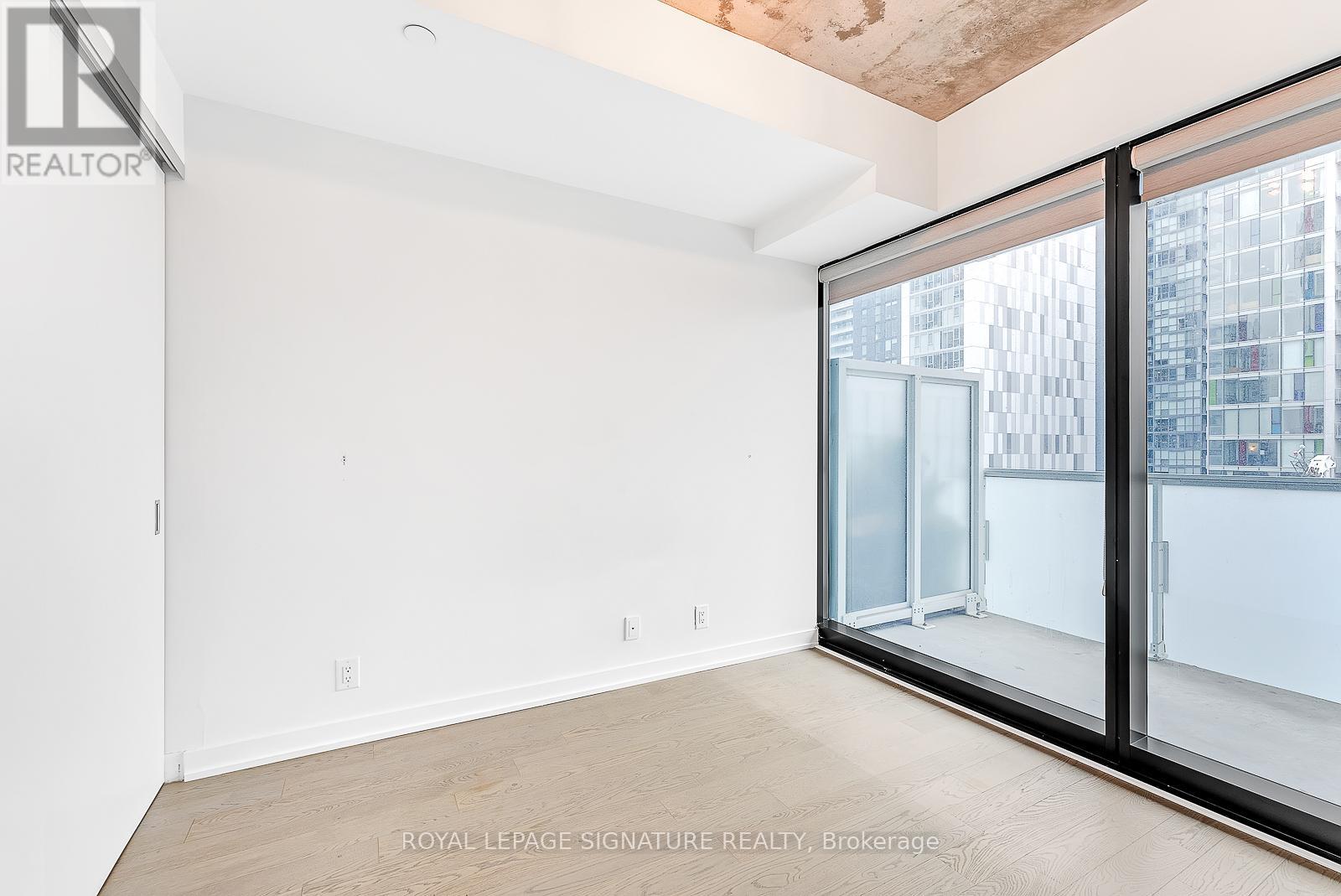 2201 - 11 Charlotte Street, Toronto, Ontario  M5V 0M6 - Photo 25 - C12176326
