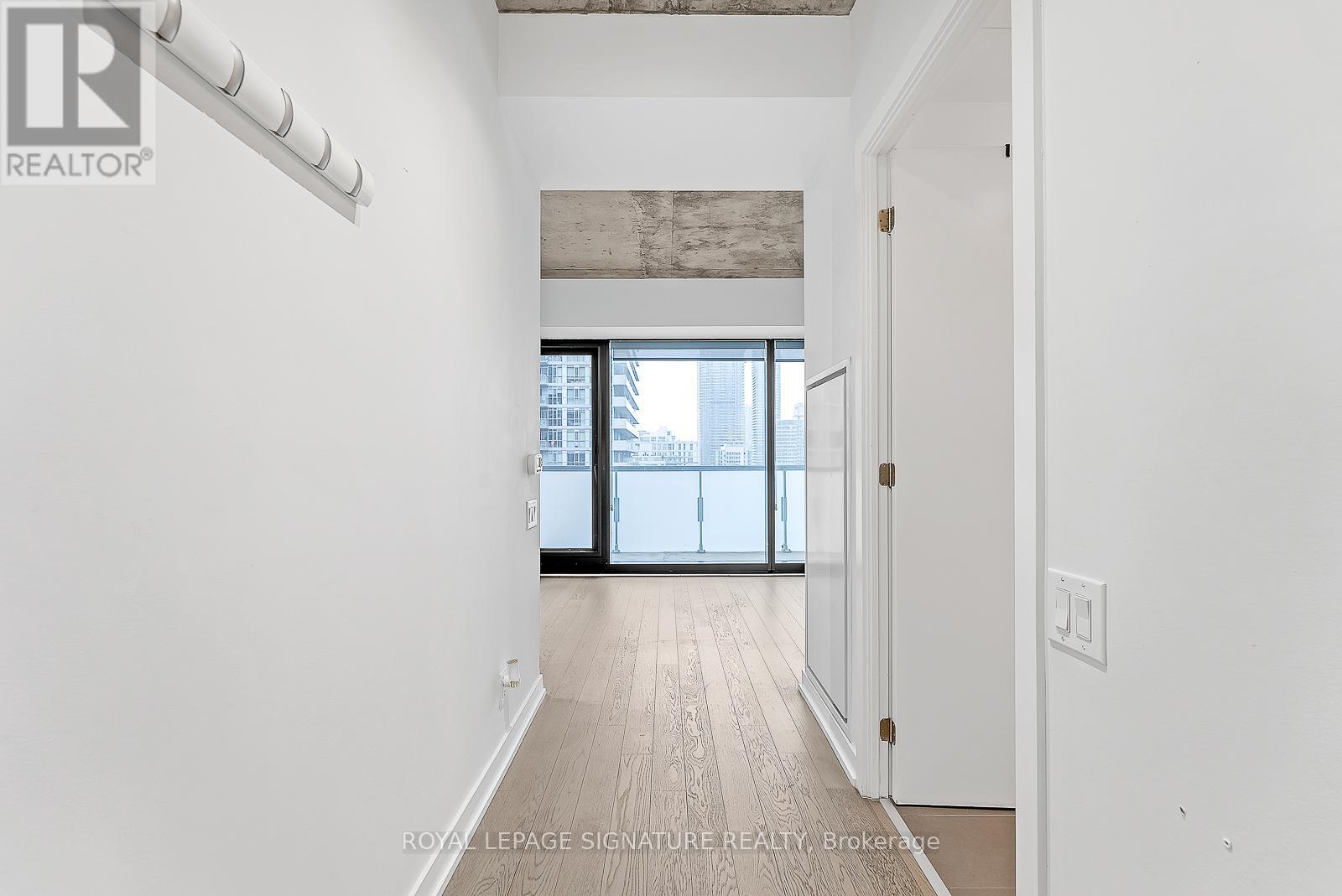 2201 - 11 Charlotte Street, Toronto, Ontario  M5V 0M6 - Photo 8 - C12176326