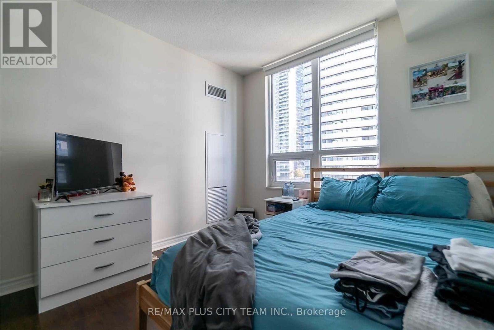 1906 - 19 Grand Trunk Crescent, Toronto, Ontario  M5J 3A3 - Photo 12 - C12176426