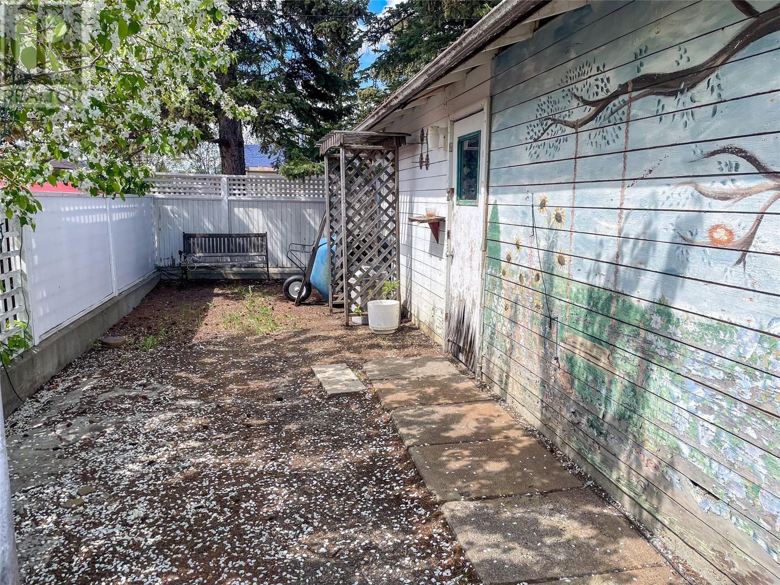 1308 94 Avenue, Dawson Creek, BC V1G1G6