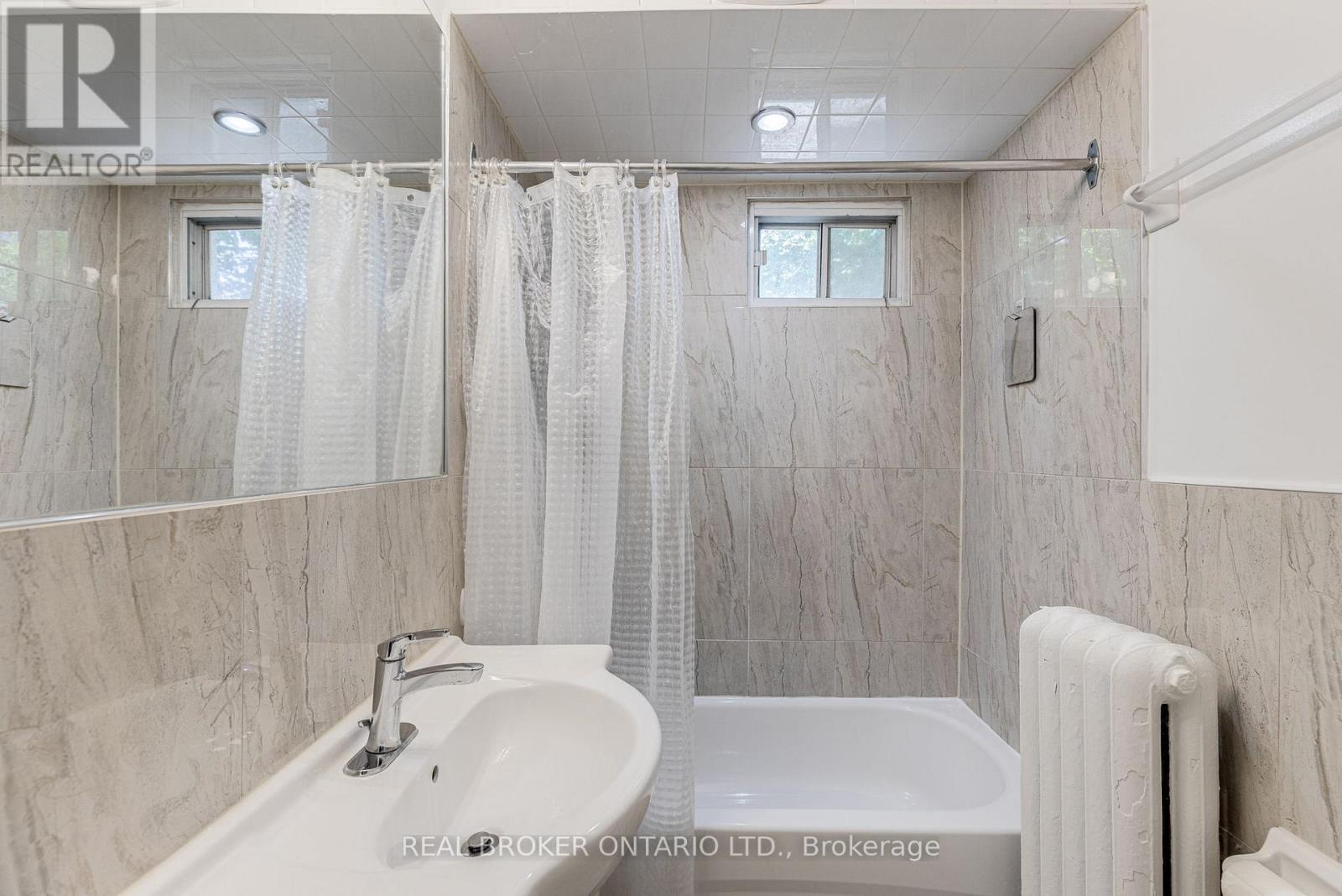 G/f - 72 Glen Manor Drive, Toronto, Ontario  M4E 2X2 - Photo 19 - E12176383