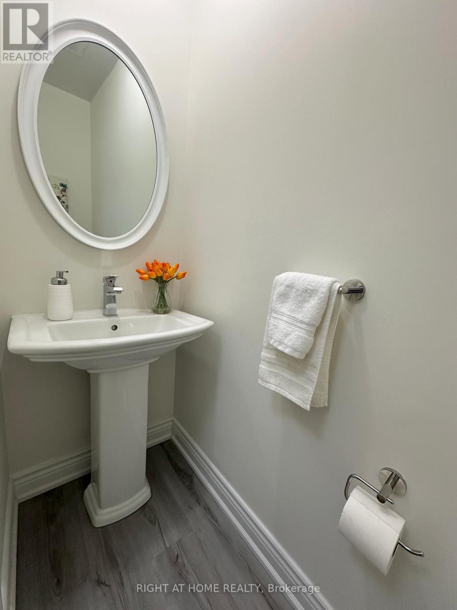 63 Spyglass Hill Road, Vaughan, Ontario  L4K 2K6 - Photo 7 - N12085325