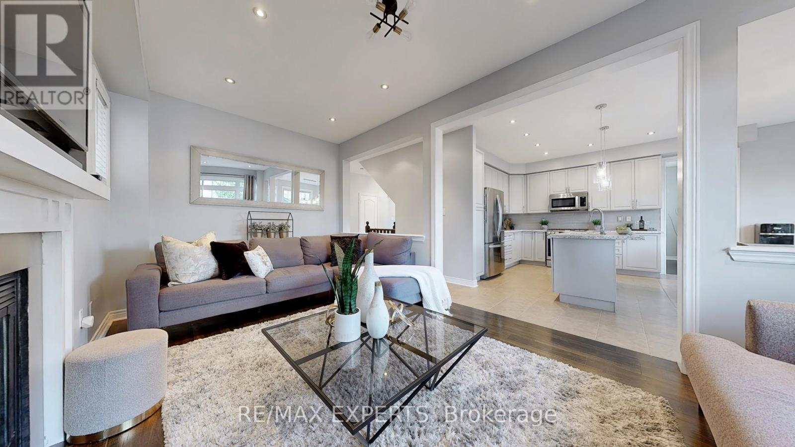 215 Summerlyn Trail, Bradford West Gwillimbury (Bradford), Ontario  L3Z 0E2 - Photo 10 - N12176103