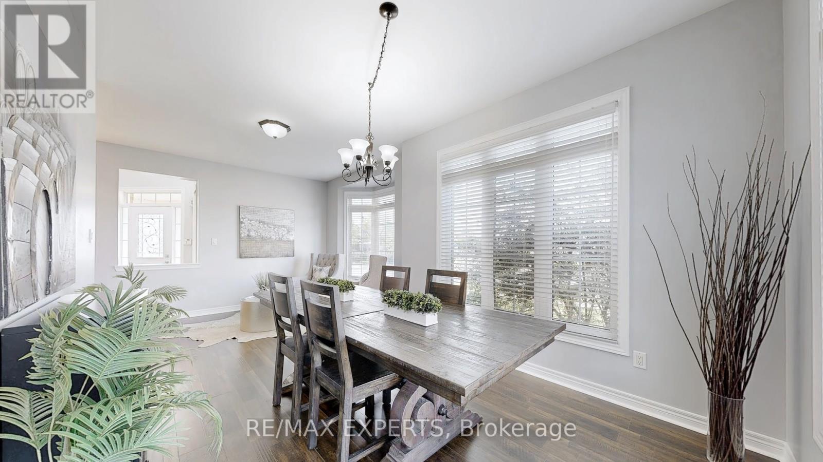 215 Summerlyn Trail, Bradford West Gwillimbury (Bradford), Ontario  L3Z 0E2 - Photo 6 - N12176103