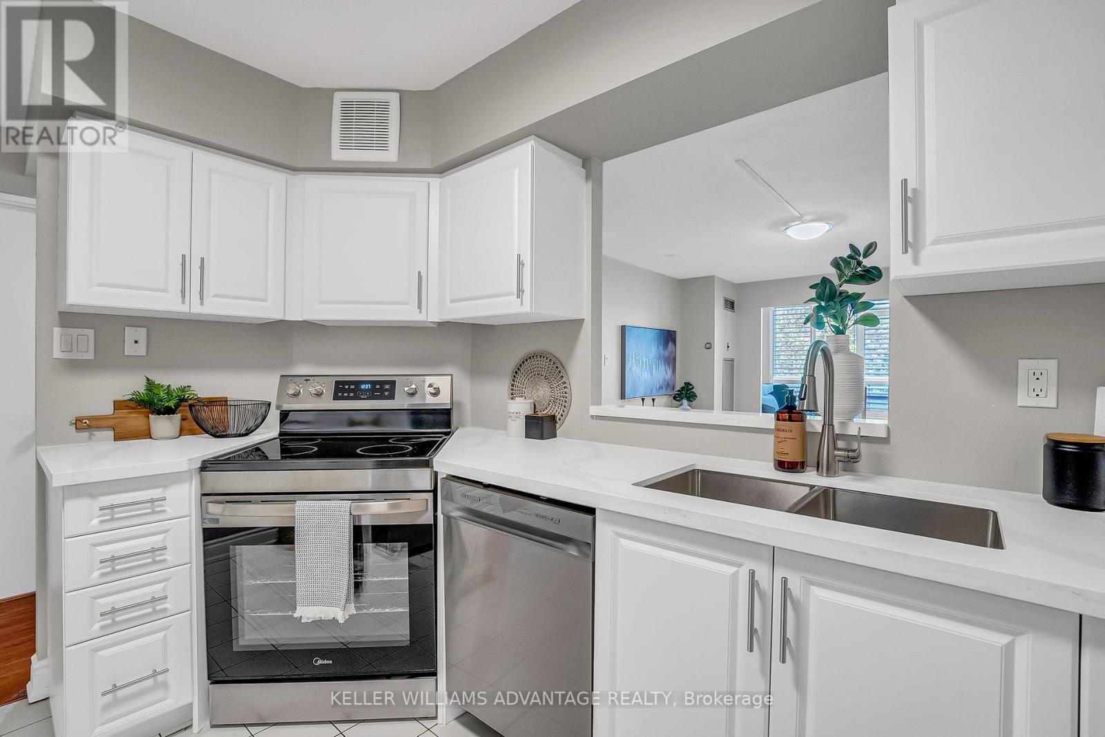 516 - 326 Major Mackenzie Drive E, Richmond Hill (Crosby), Ontario  L4C 8T4 - Photo 9 - N12176128