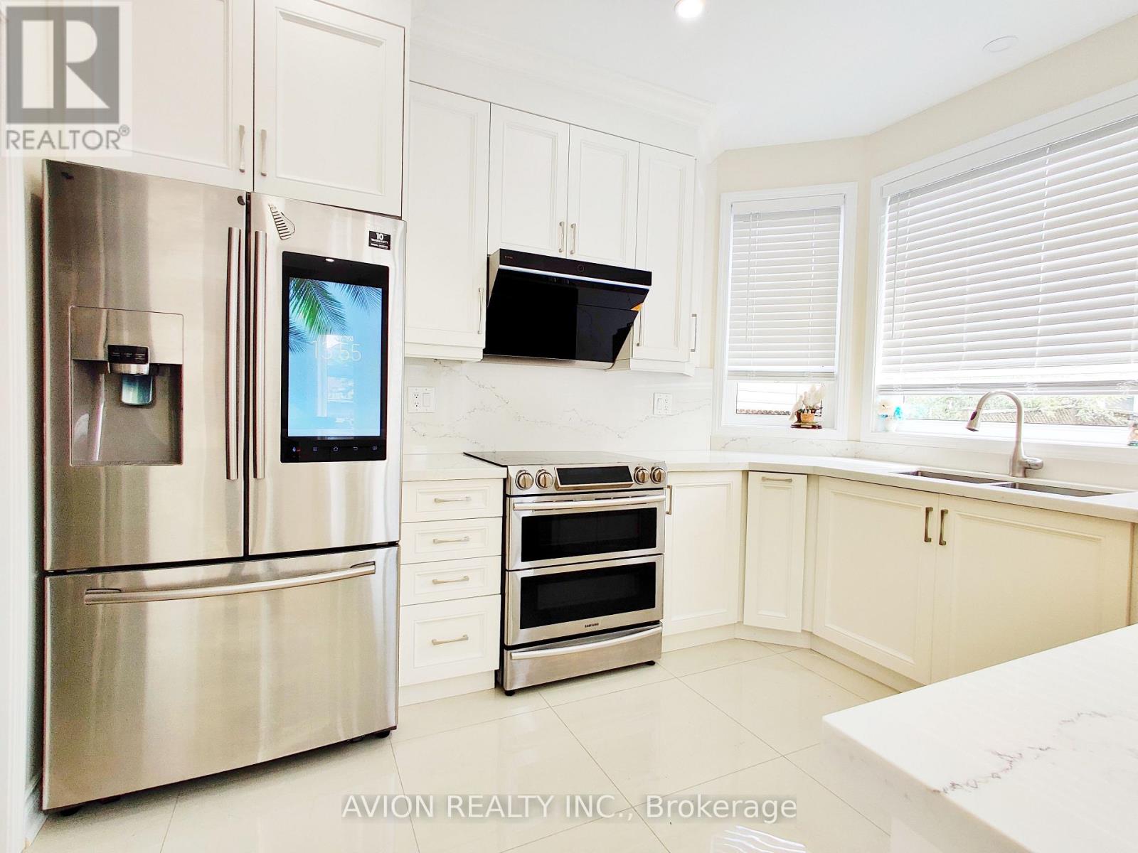 17 Staffordshire Lane, Markham, Ontario  L6C 2M8 - Photo 10 - N12176260