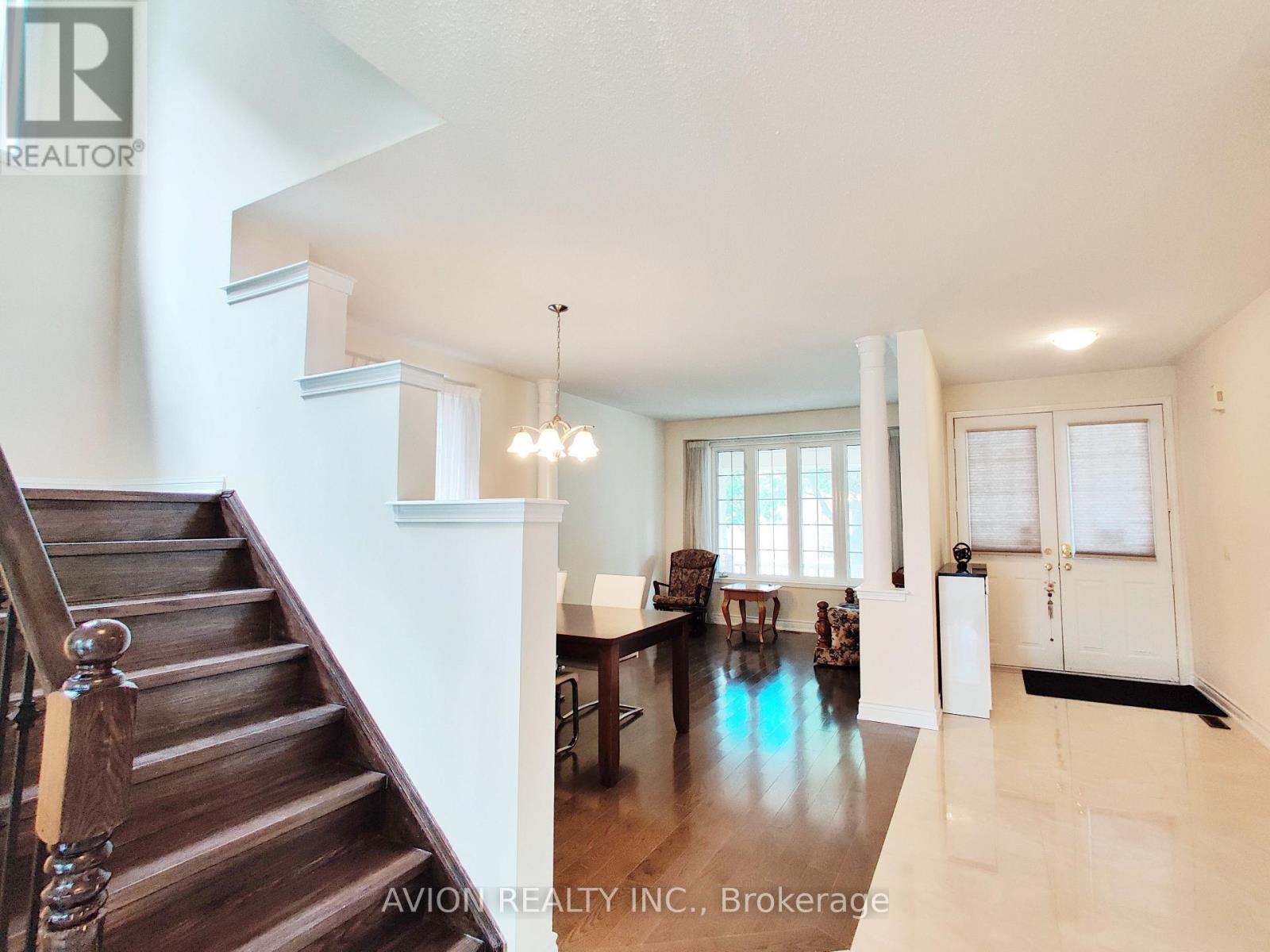 17 Staffordshire Lane, Markham, Ontario  L6C 2M8 - Photo 3 - N12176260