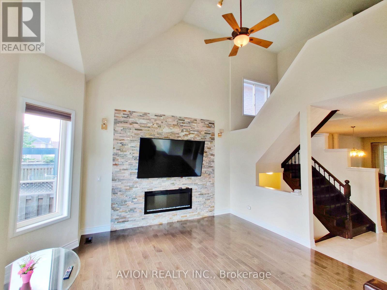 17 Staffordshire Lane, Markham, Ontario  L6C 2M8 - Photo 5 - N12176260
