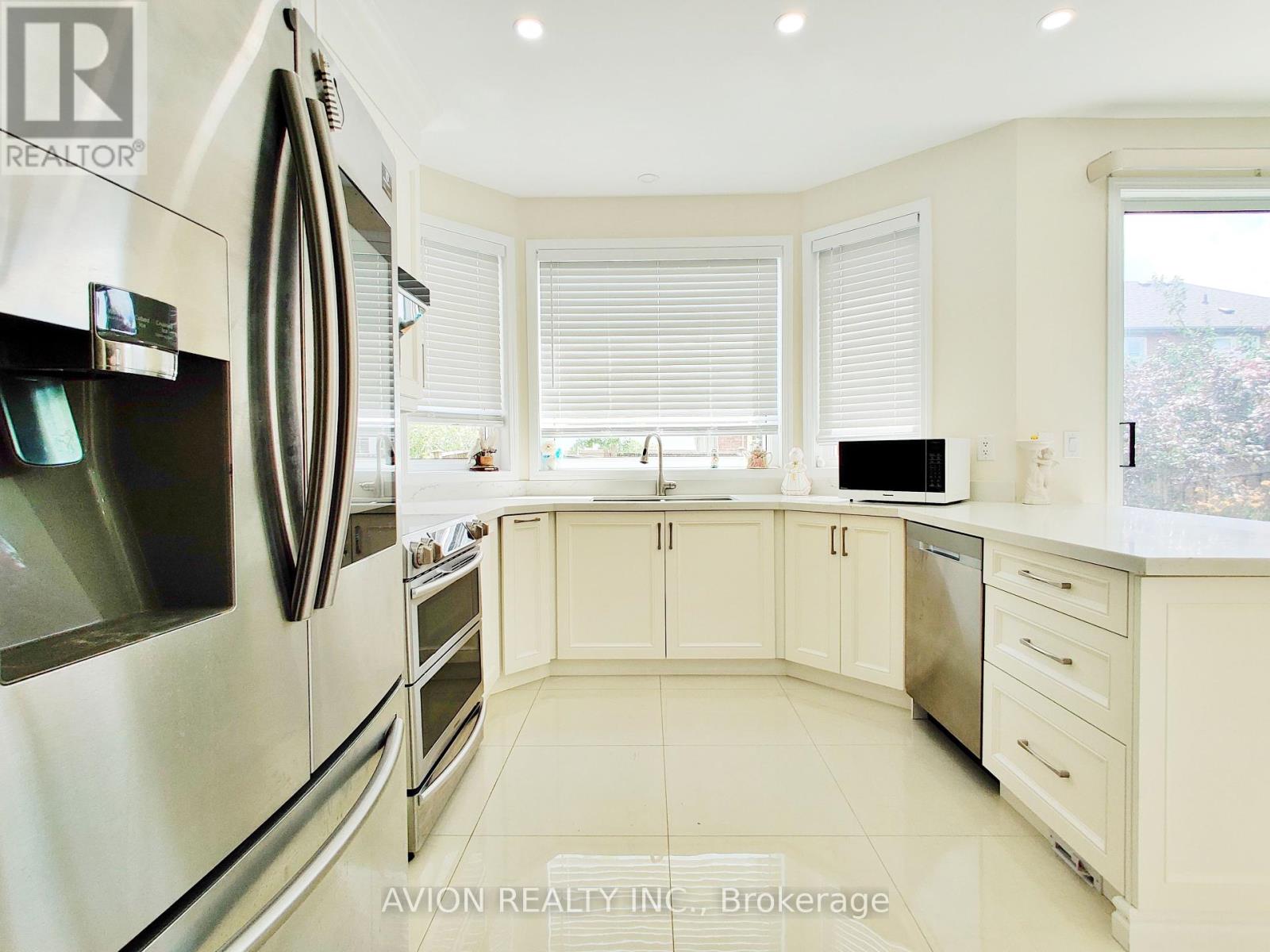 17 Staffordshire Lane, Markham, Ontario  L6C 2M8 - Photo 9 - N12176260