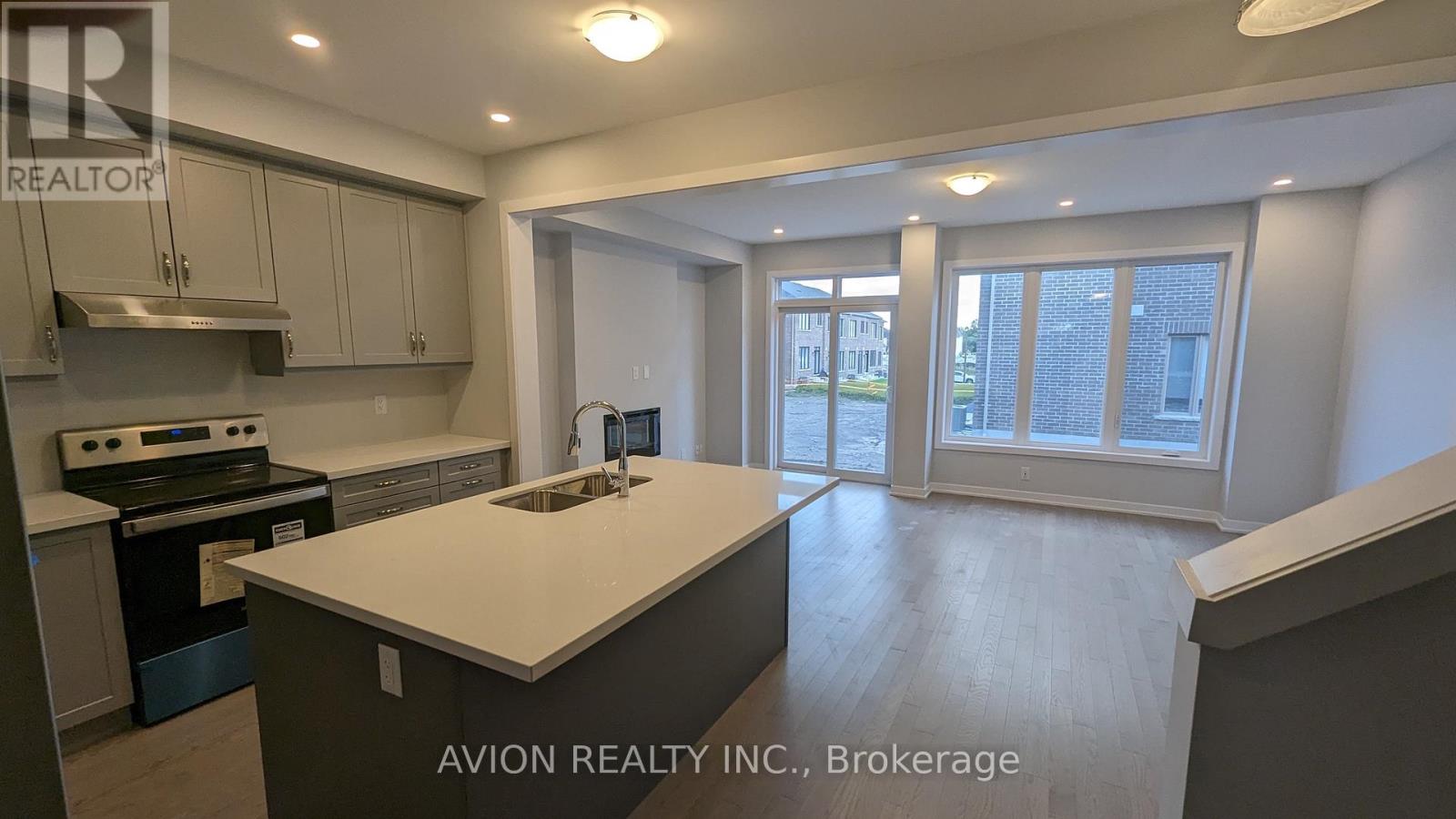 29 Percy Rye Avenue, Markham, Ontario  L6C 3K3 - Photo 3 - N12176348