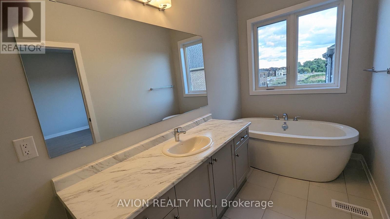 29 Percy Rye Avenue, Markham, Ontario  L6C 3K3 - Photo 8 - N12176348