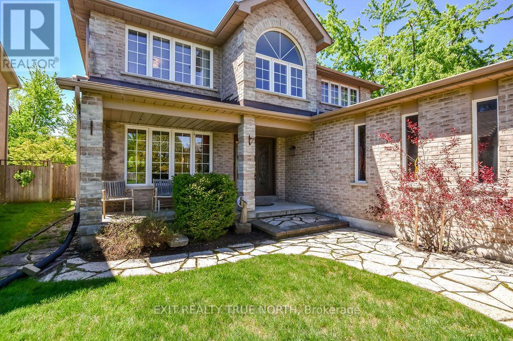 5 Newberry Court, Barrie, Ontario  L4N 0M9 - Photo 4 - S12176270