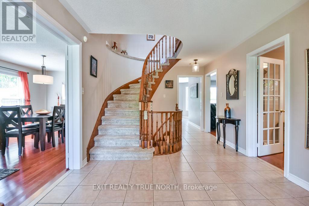 5 Newberry Court, Barrie, Ontario  L4N 0M9 - Photo 5 - S12176270