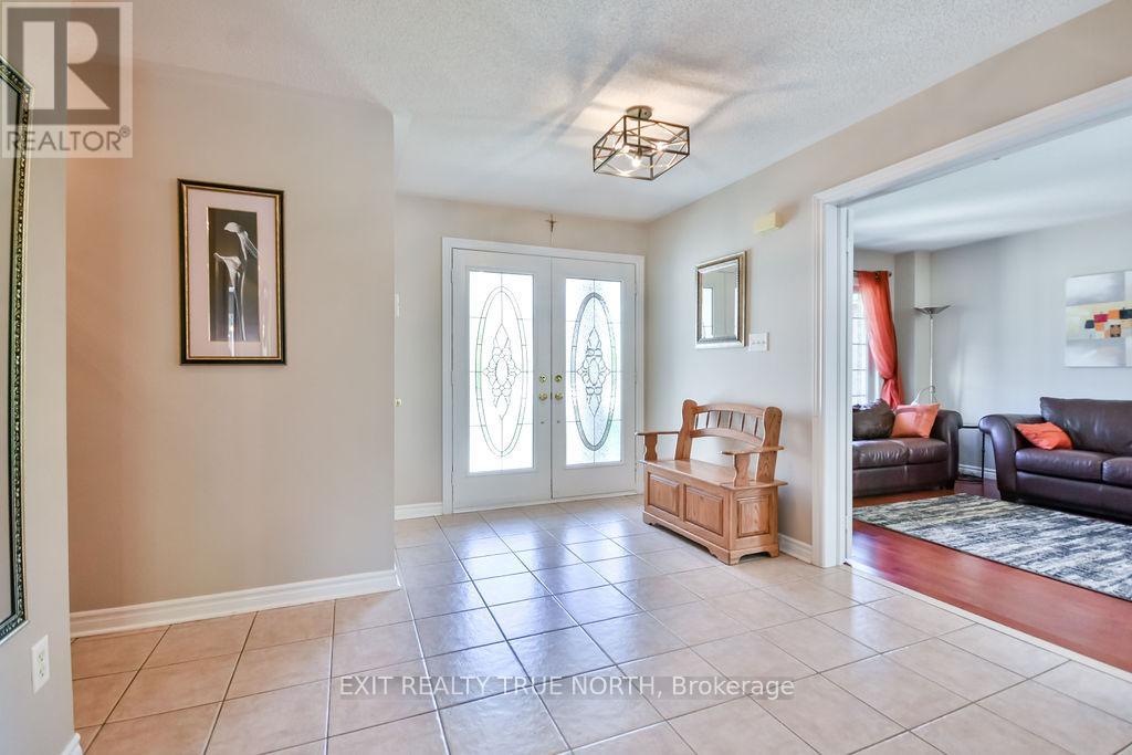5 Newberry Court, Barrie, Ontario  L4N 0M9 - Photo 6 - S12176270
