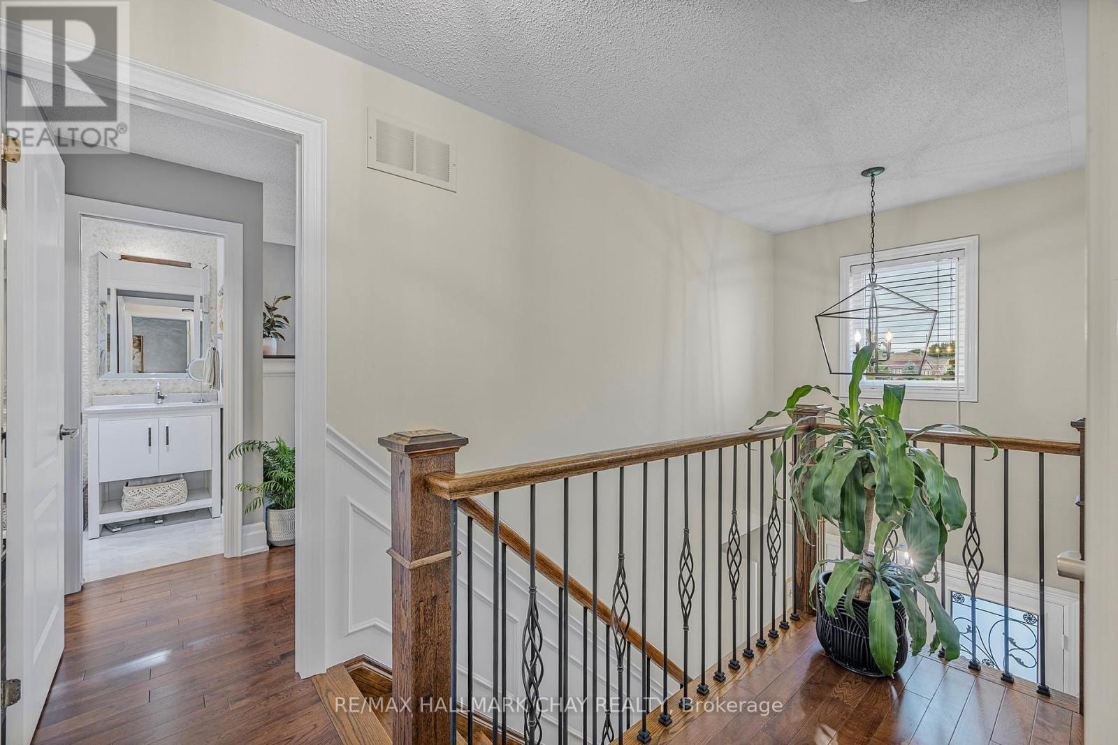 15 Cityview Circle, Barrie, Ontario  L4N 7V2 - Photo 17 - S12176297