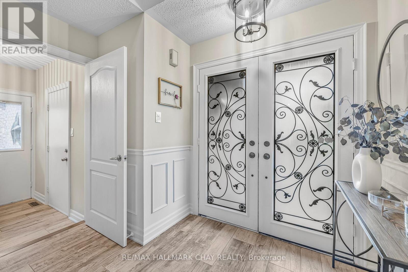 15 Cityview Circle, Barrie, Ontario  L4N 7V2 - Photo 7 - S12176297