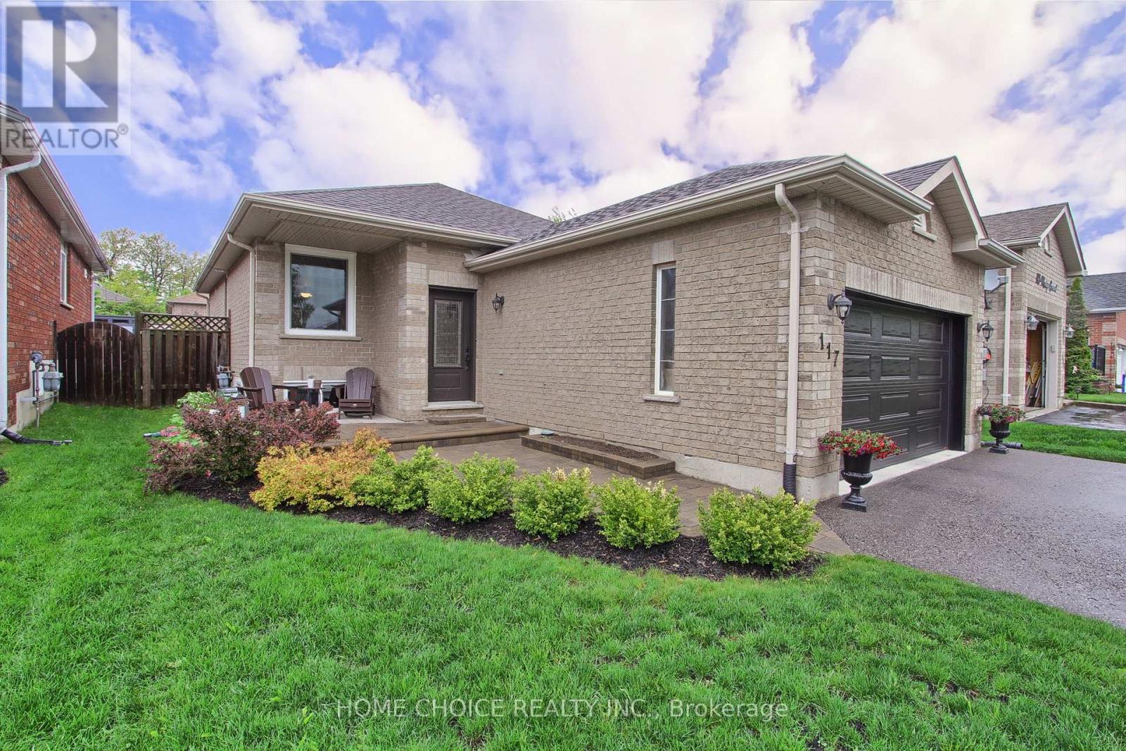 117 Monique Crescent W, Barrie (East Bayfield), Ontario  L4M 6Y5 - Photo 2 - S12176324