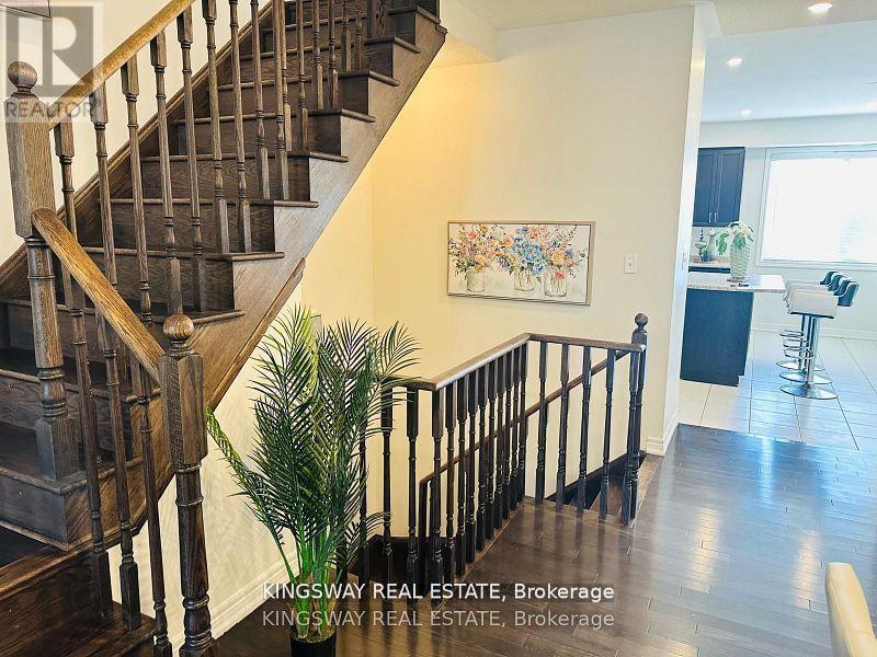 1442 Granrock Crescent, Mississauga, Ontario  L5V 0E1 - Photo 10 - W12176079