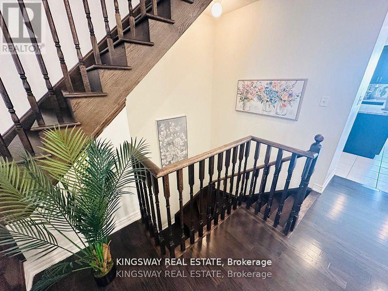 1442 Granrock Crescent, Mississauga, Ontario  L5V 0E1 - Photo 11 - W12176079