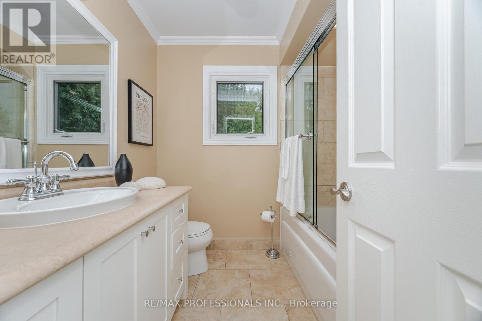 70 Kenpark Avenue, Brampton (Snelgrove), Ontario  L6Z 3K4 - Photo 33 - W12176088