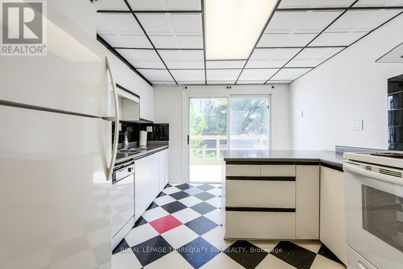 59 Vanevery Street, Toronto (Mimico), Ontario  M8V 1Y5 - Photo 5 - W12176092