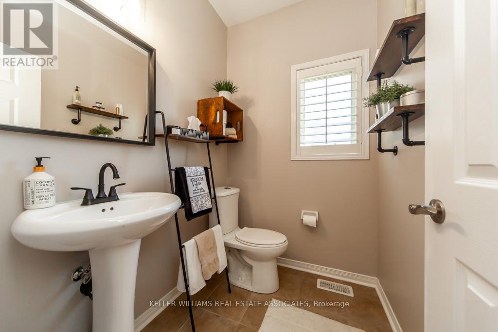 115 Niagara Trail, Halton Hills, Ontario  L7G 0A6 - Photo 5 - W12176131