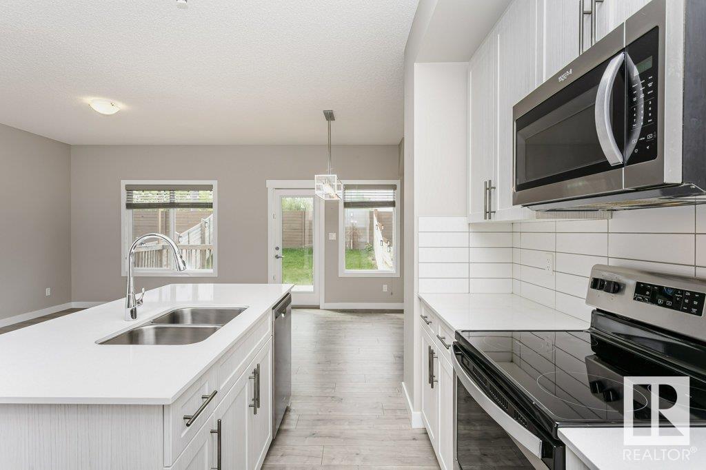 Property at 3539 8 AV SW image 5