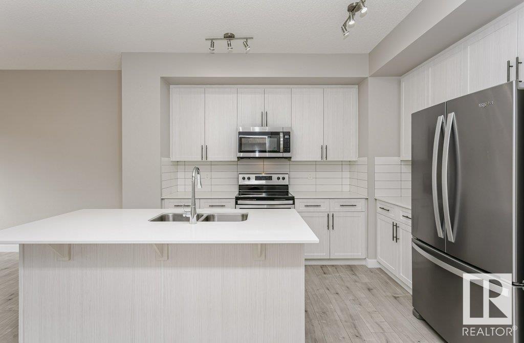 Property at 3539 8 AV SW image 4