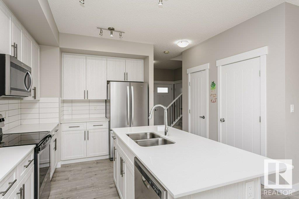 Property at 3539 8 AV SW image 3