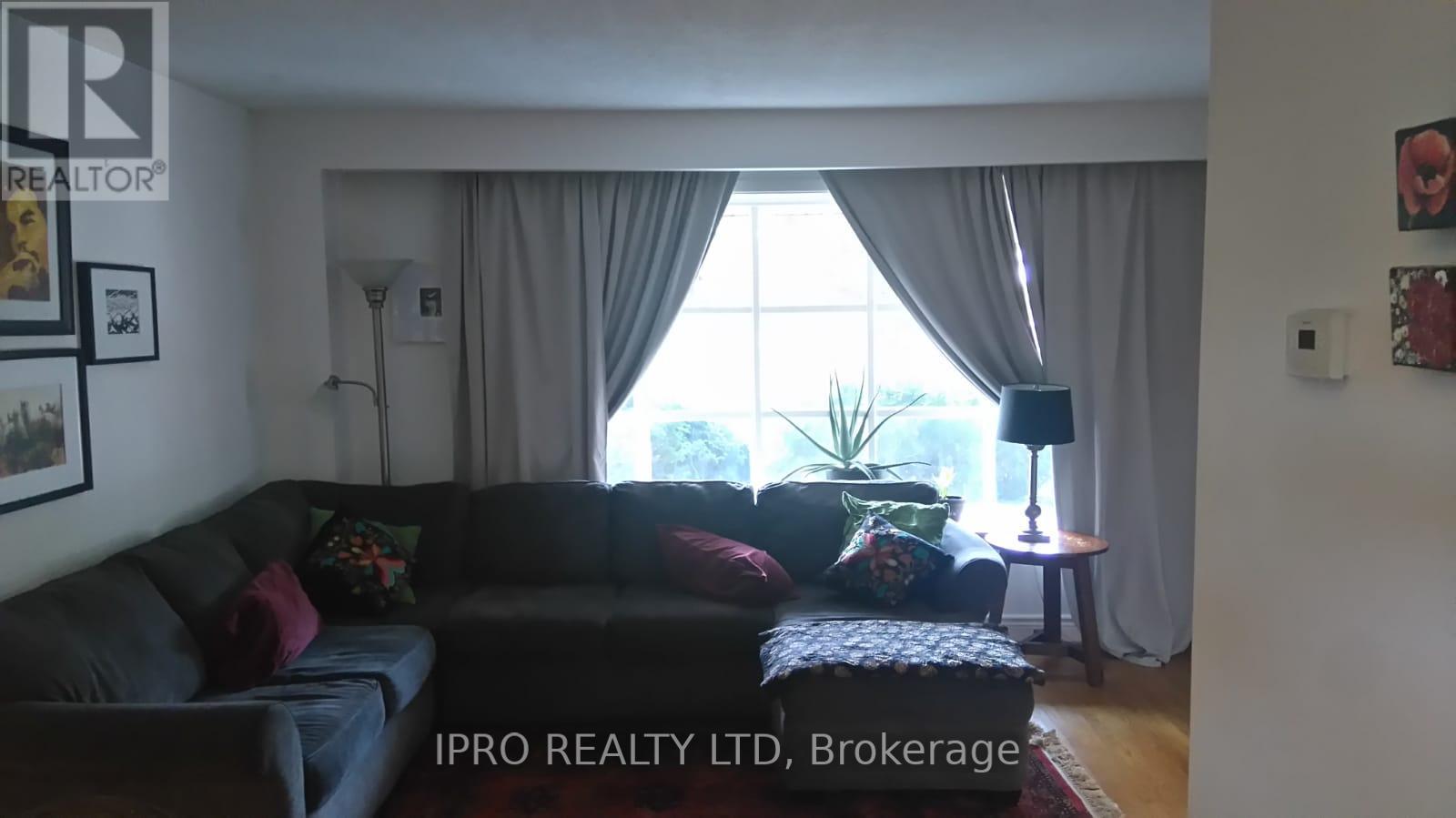 62 Ambleside Drive, Brampton, Ontario  L6Y 1B9 - Photo 3 - W12176162