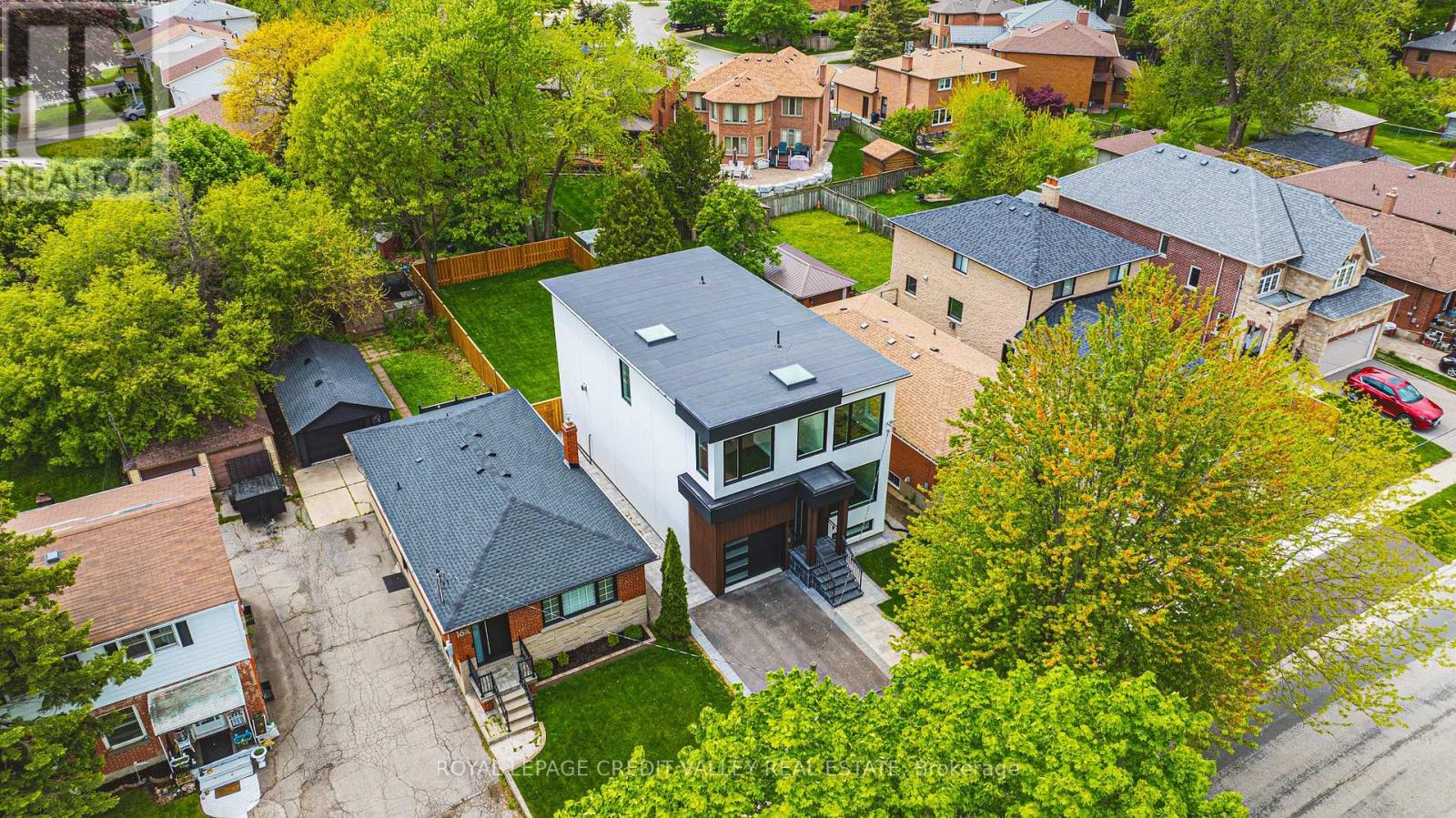 18 Bellman Avenue, Toronto (Alderwood), Ontario  M8W 4A3 - Photo 3 - W12176178