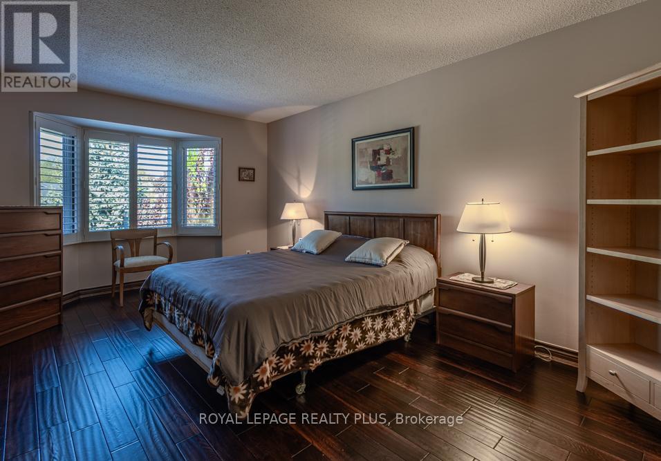 1827 Folkway Drive, Mississauga, Ontario  L5L 2X1 - Photo 40 - W12176188