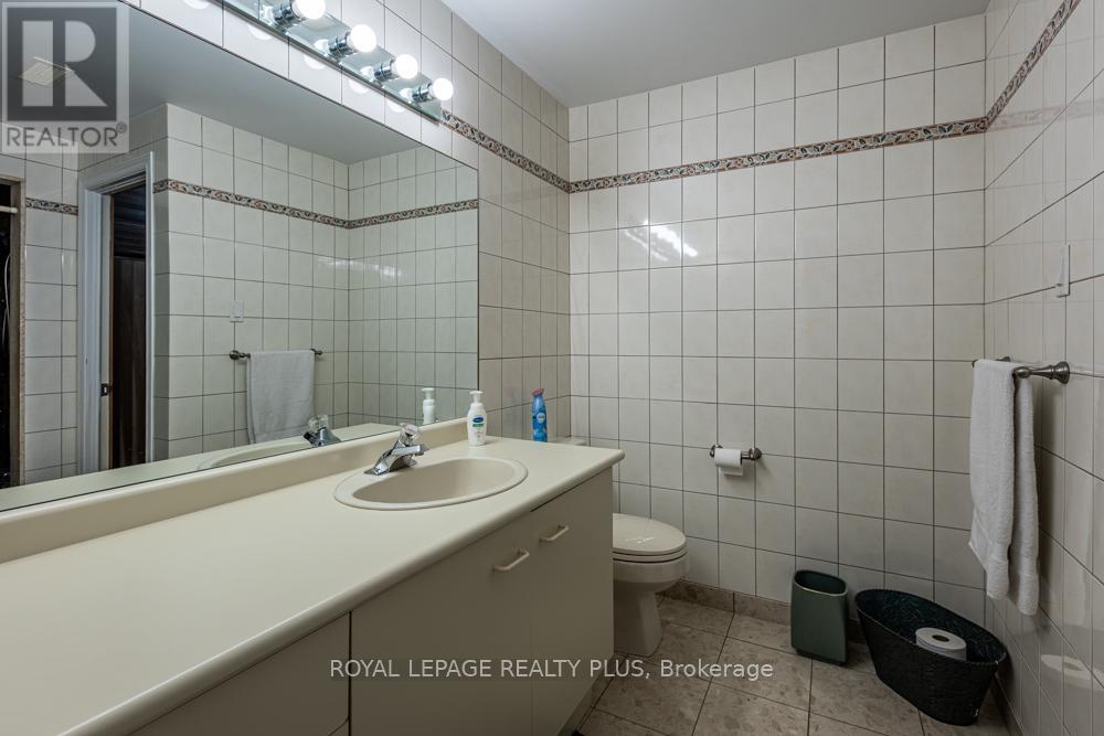 1827 Folkway Drive, Mississauga, Ontario  L5L 2X1 - Photo 48 - W12176188