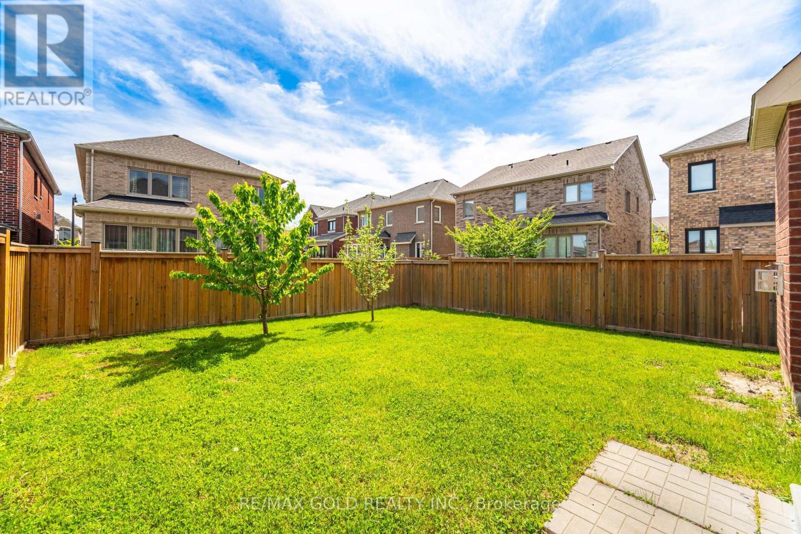 209 Castle Oaks Crossing, Brampton, Ontario  L6P 3X3 - Photo 24 - W12176213
