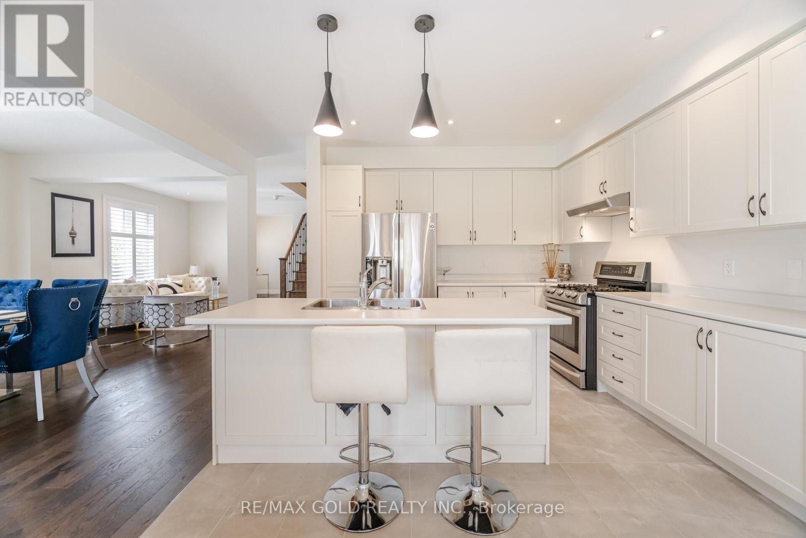 209 Castle Oaks Crossing, Brampton, Ontario  L6P 3X3 - Photo 8 - W12176213