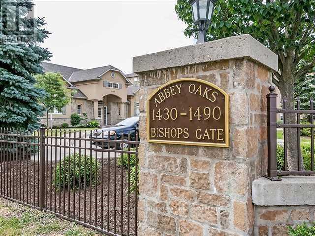 410 - 1480 Bishops Gate, Oakville, Ontario  L6M 4N4 - Photo 2 - W12176250